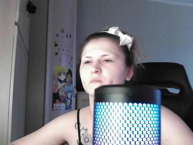 kiki001100 from BongaCams