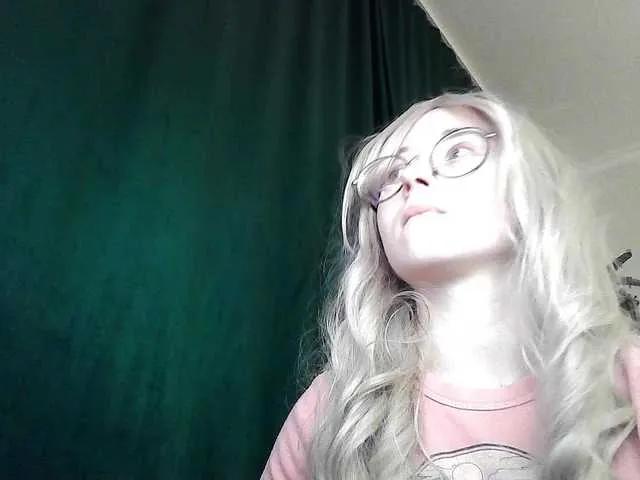 LunaSky from BongaCams