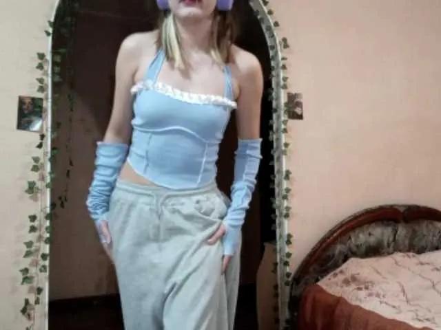 SeptemberRoutzen from BongaCams