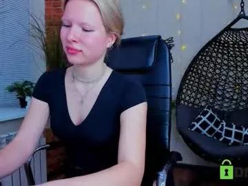 slavic_momm from Chaturbate